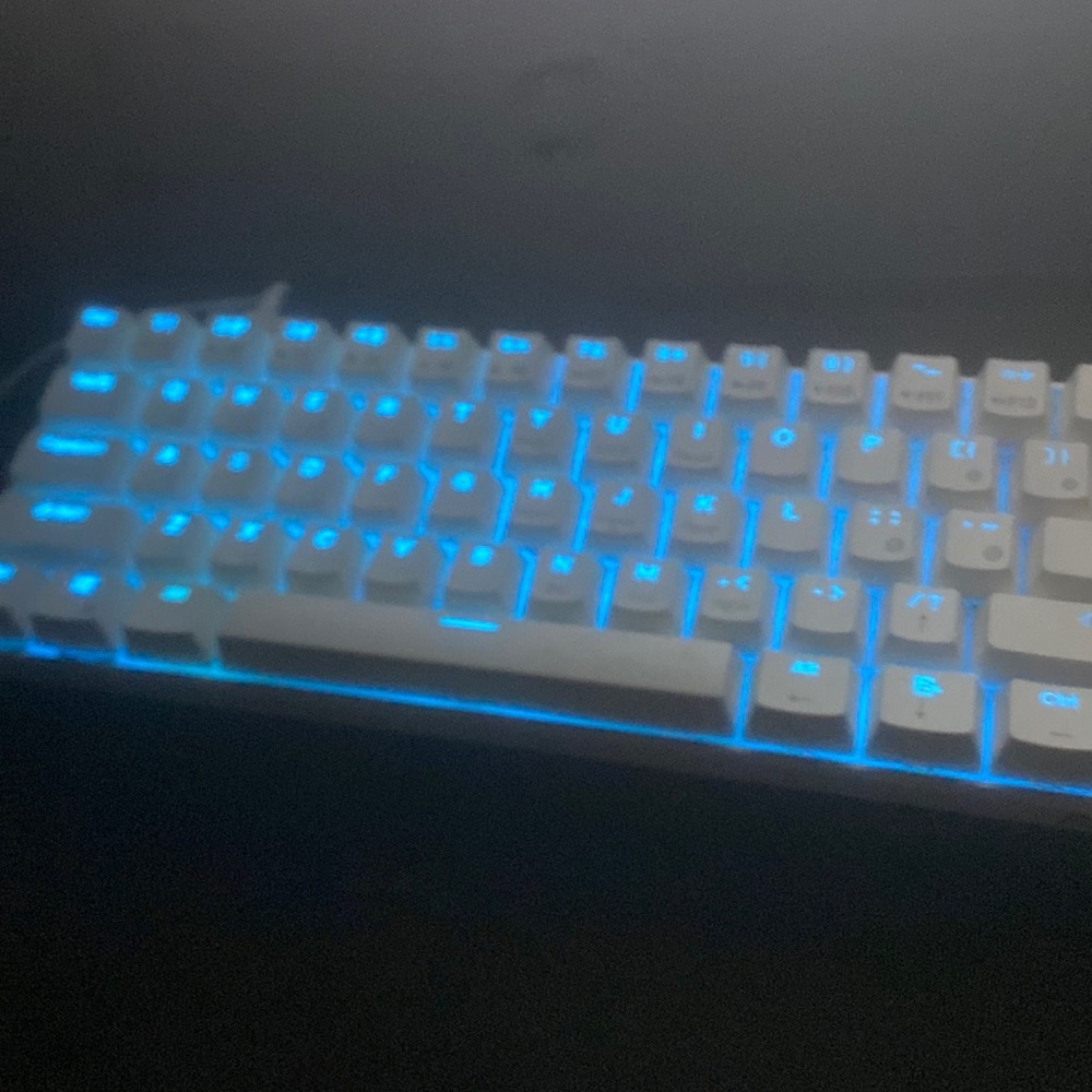 I’m selling a rk61 mechanical keyboard,razor viper mini,Xbox elite series 2